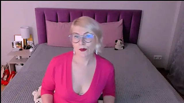 sabrinamacmarren online show from 11-22-25, 02:16