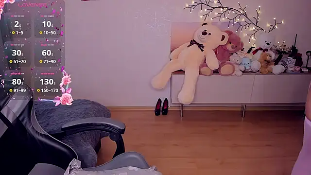 Snapshot of MiaSilkX chatting on 12-04-24, 10:46 MiaSilkX online show from 12-04-24, 10:46