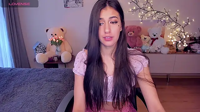 Snapshot of MiaSilkX chatting on 12-12-24, 09:08 MiaSilkX online show from 12-12-24, 09:08