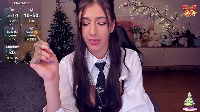 Snapshot of MiaSilkX chatting on 12-17-24, 06:09 MiaSilkX online show from 12-17-24, 06:09