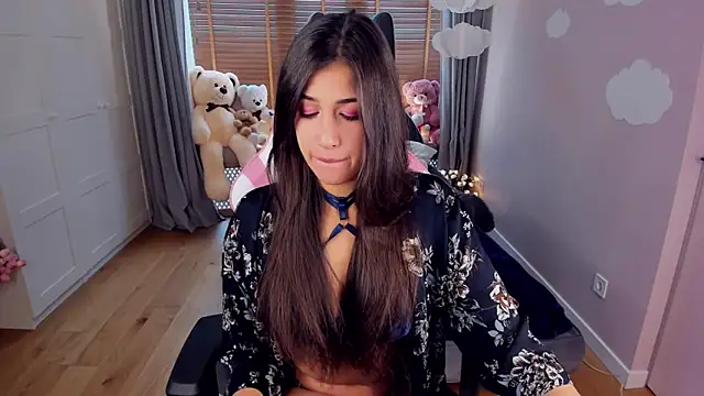 Snapshot of MiaSilkX chatting on 10-28-25, 12:19 MiaSilkX online show from 10-28-25, 12:19