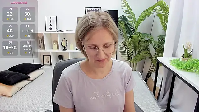 Snapshot of Paris_Cherry chatting on 09-22-25, 07:49 Paris Cherry online show from 09-22-25, 07:49