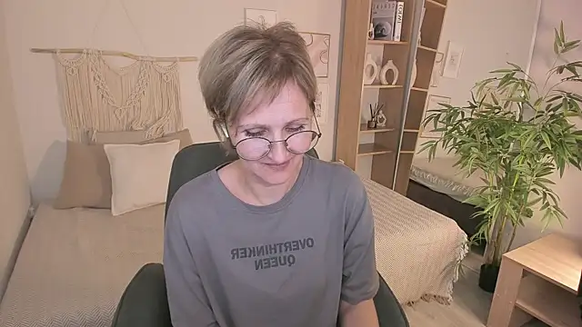 Snapshot of Paris_Cherry chatting on 10-26-25, 08:26 Paris Cherry online show from 10-26-25, 08:26