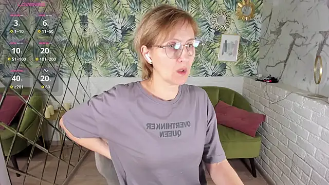 Paris Cherry online show from 12-21-25, 06:04