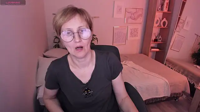 Paris Cherry online show from 04-19-26, 06:10