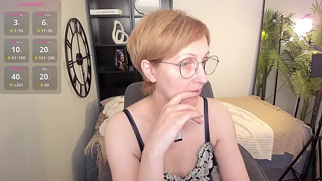 Paris Cherry online show from 05-19-26, 06:03