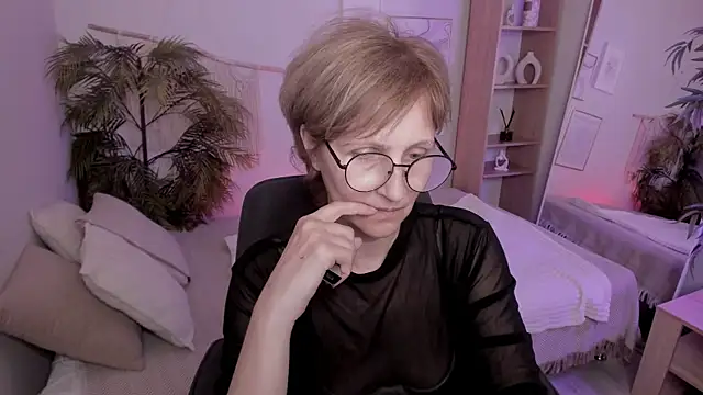 Snapshot of Paris_Cherry chatting on 07-09-26, 06:45 Paris Cherry online show from 07-09-26, 06:45