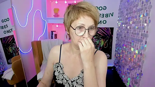 Snapshot of Paris_Cherry chatting on 07-29-26, 05:55 Paris Cherry online show from 07-29-26, 05:55