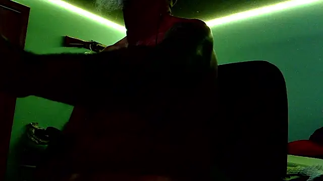 Snapshot of EdgarAlenPole chatting on 10-27-25, 03:10 EdgarAlenPole online show from 10-27-25, 03:10