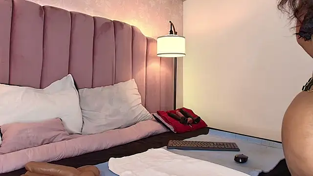 Snapshot of HallyBans chatting on 02-07-26, 01:48 HallyBans online show from 02-07-26, 01:48