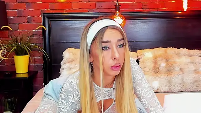 Snapshot of ChristynaRoss chatting on 01-18-26, 08:23 ChristynaRoss online show from 01-18-26, 08:23