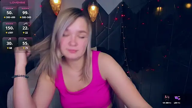 Snapshot of BellaDreamy chatting on 01-11-25, 08:22 BellaDreamy online show from 01-11-25, 08:22