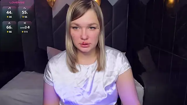 Snapshot of BellaDreamy chatting on 02-10-25, 05:36 BellaDreamy online show from 02-10-25, 05:36