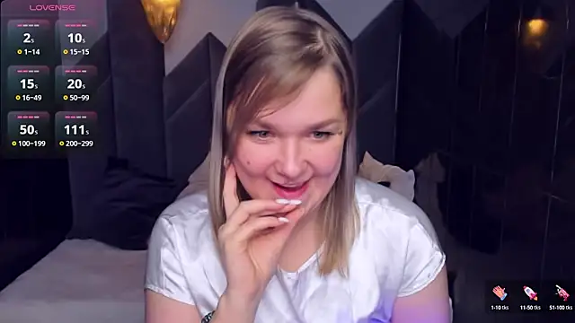 Snapshot of BellaDreamy chatting on 02-10-25, 11:46 BellaDreamy online show from 02-10-25, 11:46