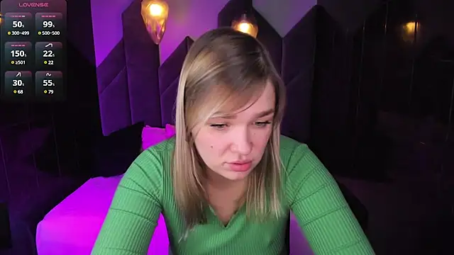 Snapshot of BellaDreamy chatting on 03-11-25, 08:20 BellaDreamy online show from 03-11-25, 08:20