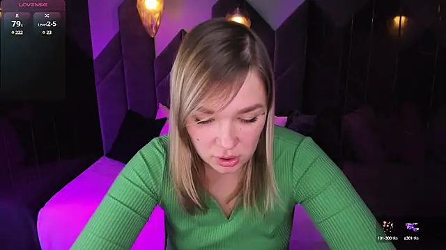 Snapshot of BellaDreamy chatting on 03-11-25, 11:23 BellaDreamy online show from 03-11-25, 11:23