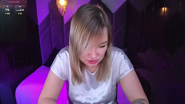 Snapshot of BellaDreamy chatting on 03-12-25, 05:24 BellaDreamy online show from 03-12-25, 05:24