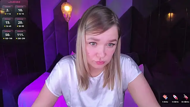 Snapshot of BellaDreamy chatting on 03-12-25, 11:53 BellaDreamy online show from 03-12-25, 11:53