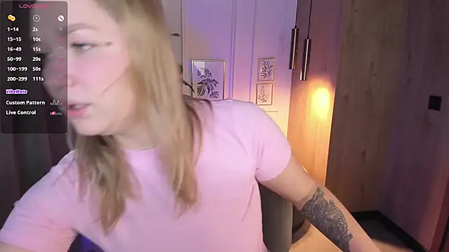 Snapshot of BellaDreamy chatting on 09-23-25, 10:18 BellaDreamy online show from 09-23-25, 10:18