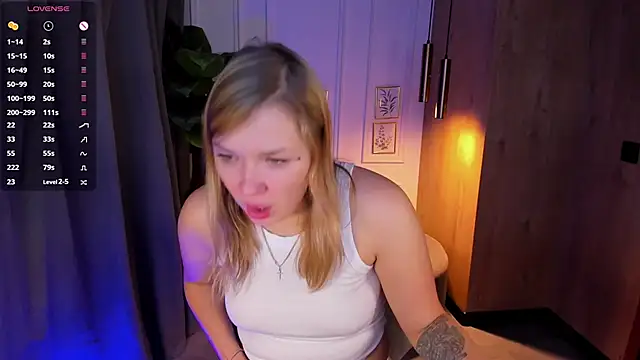 Snapshot of BellaDreamy chatting on 09-24-25, 05:22 BellaDreamy online show from 09-24-25, 05:22