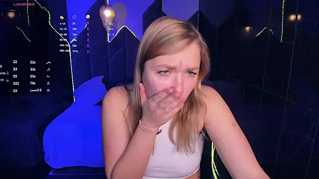 Snapshot of BellaDreamy chatting on 09-26-25, 05:22 BellaDreamy online show from 09-26-25, 05:22