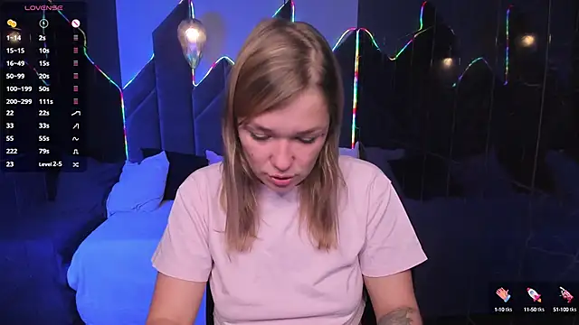 Snapshot of BellaDreamy chatting on 10-15-25, 09:09 BellaDreamy online show from 10-15-25, 09:09