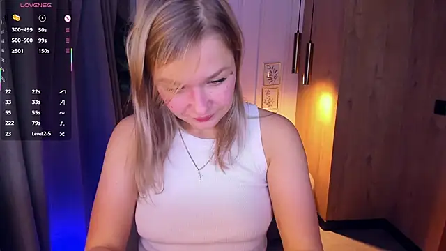 Snapshot of BellaDreamy chatting on 10-18-25, 05:32 BellaDreamy online show from 10-18-25, 05:32