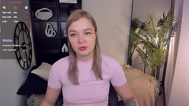 Snapshot of BellaDreamy chatting on 11-12-25, 09:10 BellaDreamy online show from 11-12-25, 09:10