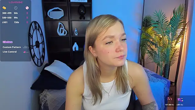 Snapshot of BellaDreamy chatting on 11-14-25, 09:19 BellaDreamy online show from 11-14-25, 09:19