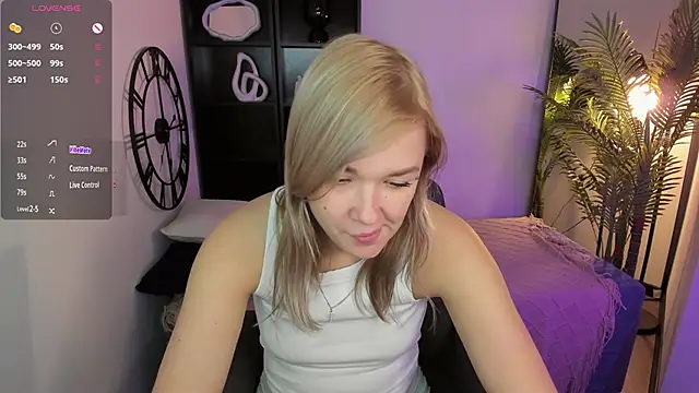 Snapshot of BellaDreamy chatting on 11-27-25, 09:22 BellaDreamy online show from 11-27-25, 09:22