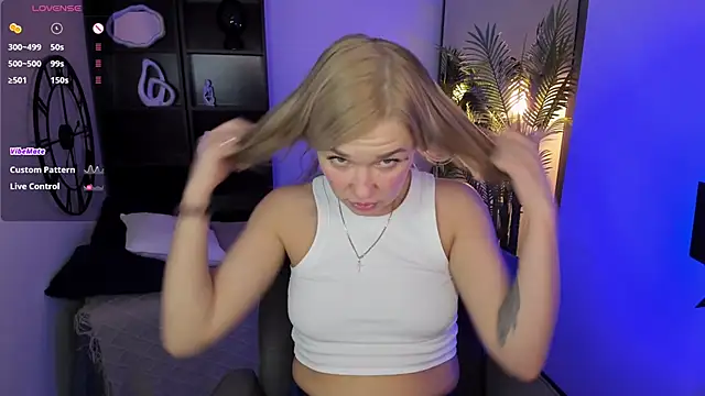 Snapshot of BellaDreamy chatting on 12-02-25, 05:19 BellaDreamy online show from 12-02-25, 05:19