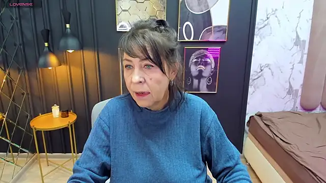 Snapshot of LindaPassionate chatting on 12-04-24, 05:27 LindaPassionate online show from 12-04-24, 05:27