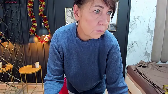 Snapshot of LindaPassionate chatting on 12-30-24, 05:15 LindaPassionate online show from 12-30-24, 05:15