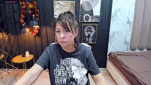 Snapshot of LindaPassionate chatting on 01-10-25, 05:26 LindaPassionate online show from 01-10-25, 05:26