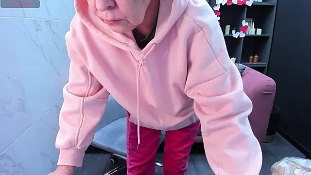 Snapshot of LindaPassionate chatting on 02-16-25, 05:37 LindaPassionate online show from 02-16-25, 05:37