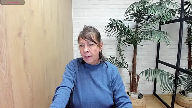 Snapshot of LindaPassionate chatting on 03-15-25, 05:19 LindaPassionate online show from 03-15-25, 05:19