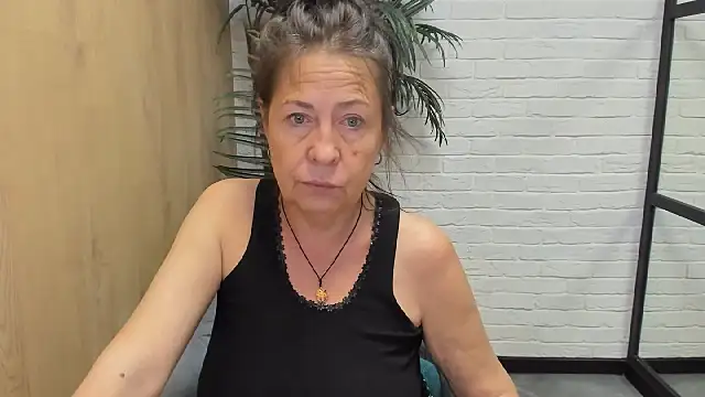 Snapshot of LindaPassionate chatting on 09-12-25, 05:18 LindaPassionate online show from 09-12-25, 05:18