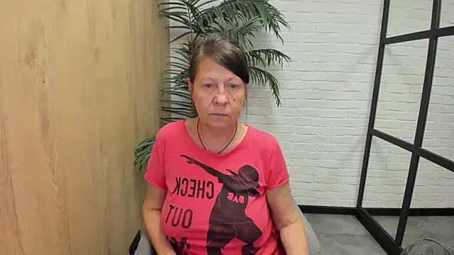 Snapshot of LindaPassionate chatting on 09-19-25, 01:12 LindaPassionate online show from 09-19-25, 01:12