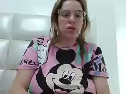 Snapshot of ashlymoon chatting on 01-09-25, 01:50 ashlymoon online show from 01-09-25, 01:50