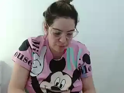 Snapshot of ashlymoon chatting on 01-09-25, 04:52 ashlymoon online show from 01-09-25, 04:52