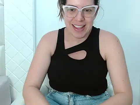 Snapshot of ashlymoon chatting on 06-29-26, 11:49 ashlymoon online show from 06-29-26, 11:49