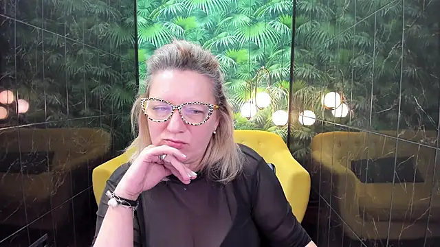 Snapshot of LeaPure chatting on 01-02-25, 11:20 LeaPure online show from 01-02-25, 11:20