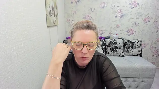 Snapshot of LeaPure chatting on 01-12-25, 09:30 LeaPure online show from 01-12-25, 09:30