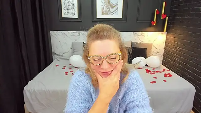 Snapshot of LeaPure chatting on 02-15-25, 11:39 LeaPure online show from 02-15-25, 11:39