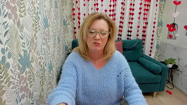 Snapshot of LeaPure chatting on 02-18-25, 07:19 LeaPure online show from 02-18-25, 07:19