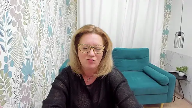 Snapshot of LeaPure chatting on 03-08-25, 08:22 LeaPure online show from 03-08-25, 08:22