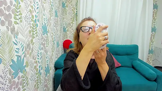 Snapshot of LeaPure chatting on 09-27-25, 05:12 LeaPure online show from 09-27-25, 05:12