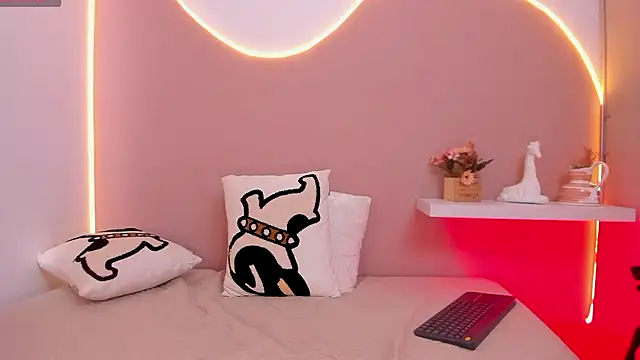 Snapshot of EllieMitchell chatting on 12-08-24, 08:58 EllieMitchell online show from 12-08-24, 08:58