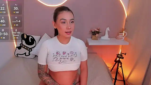 Snapshot of EllieMitchell chatting on 12-22-24, 07:42 EllieMitchell online show from 12-22-24, 07:42