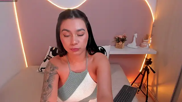 Snapshot of EllieMitchell chatting on 01-10-25, 10:15 EllieMitchell online show from 01-10-25, 10:15